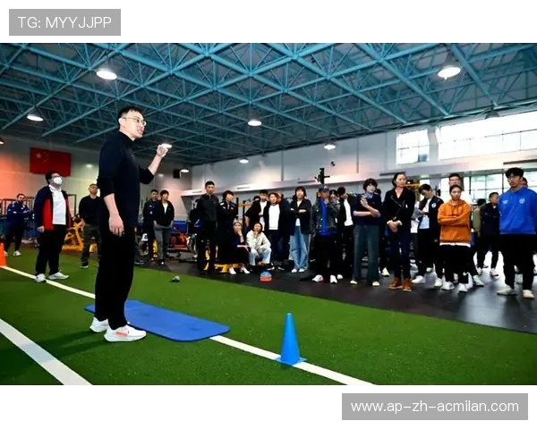 “青训教练员培训取得新突破，打造专业化队伍”，教练员技能培训